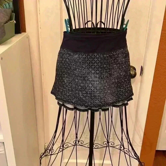 lululemon athletica Dresses & Skirts - Lululemon Run: Pace Setter Skirt-Sz 4